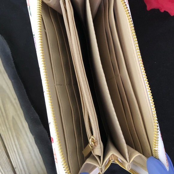 NWT Floral APT.9 Indexer Wallet - Picture 3 of 8